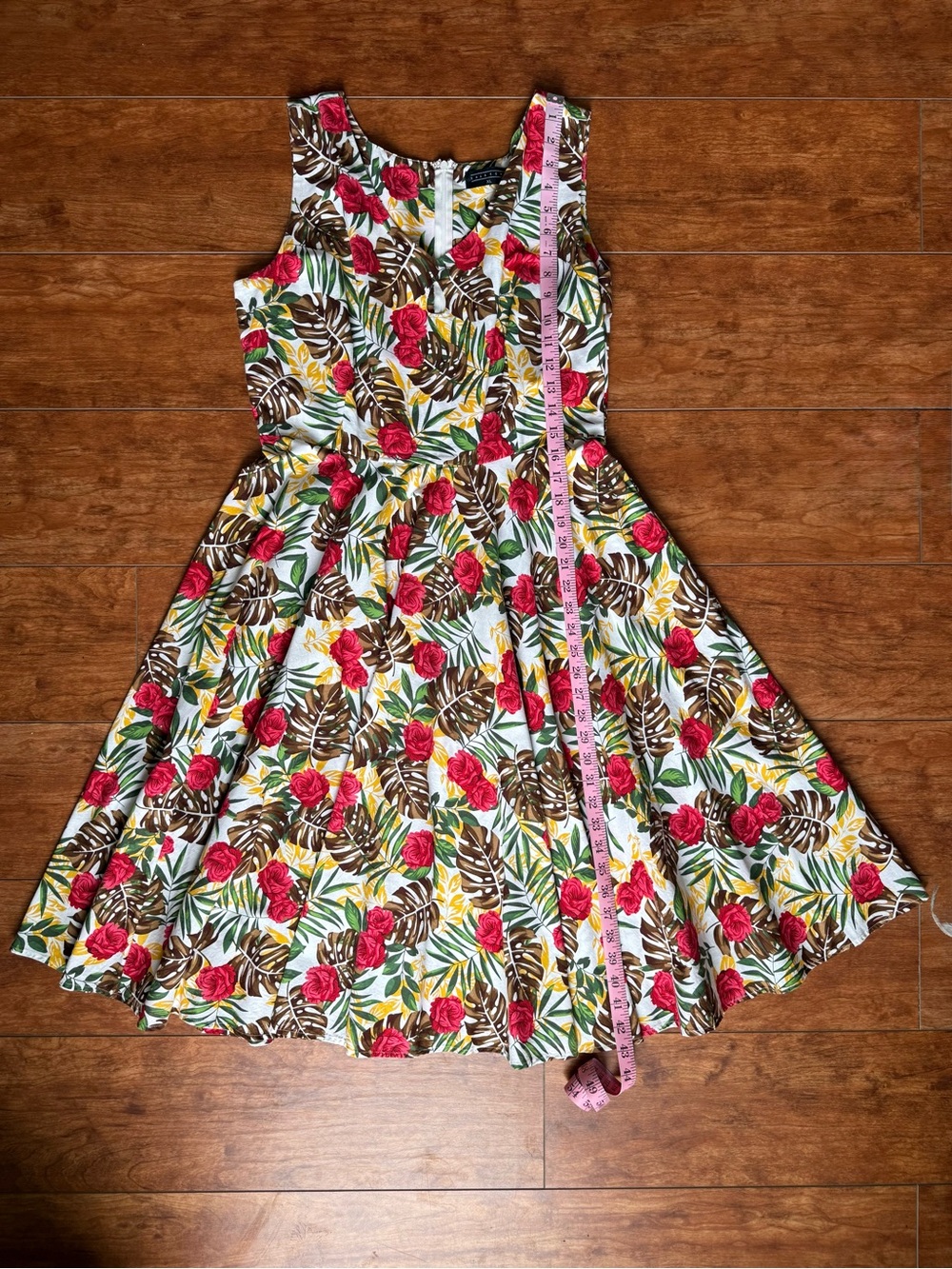 🌺 Tropical Floral Fit-and-Flare Retro Hawaiian Pinup Dress - Picture 11 of 16